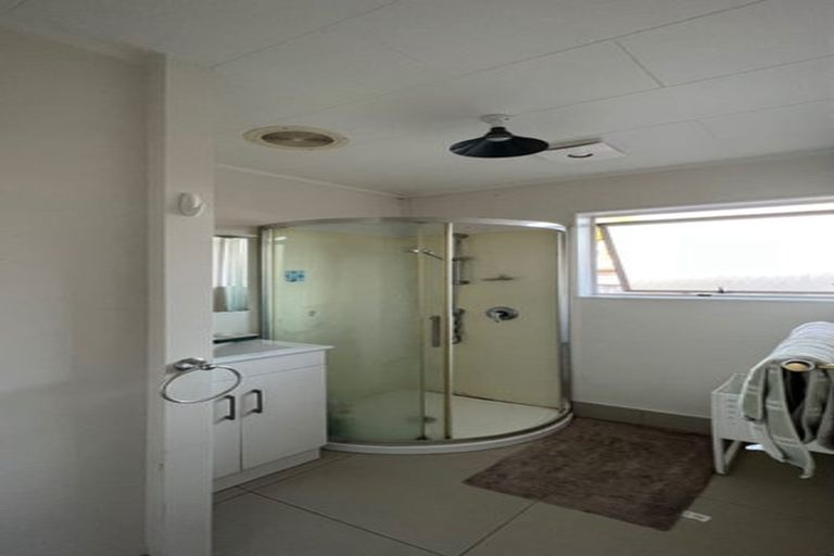 Photo of property in 2/40 Blacklock Avenue, Henderson, Auckland, 0612