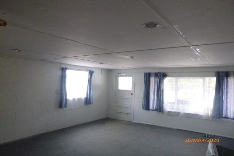 Photo of property in 16 Crompton Road, Massey, Auckland, 0614