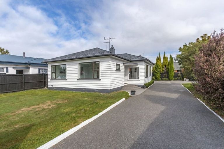 Photo of property in 215 Main North Road, Redwood, Christchurch, 8051