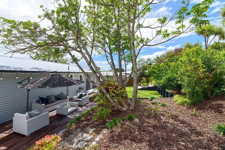 Photo of property in 4 Infidel Place, Torbay, Auckland, 0630