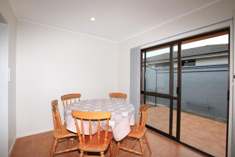 Photo of property in 2/11 Taharoto Road, Takapuna, Auckland, 0622