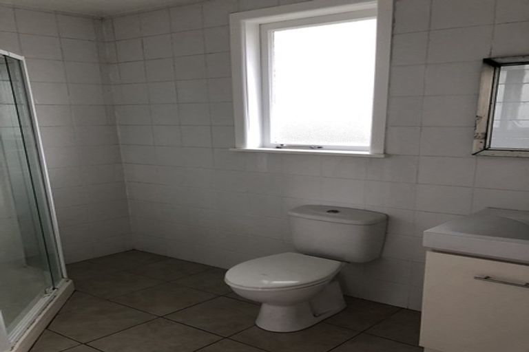 Photo of property in 12 Adriatic Avenue, Henderson, Auckland, 0612