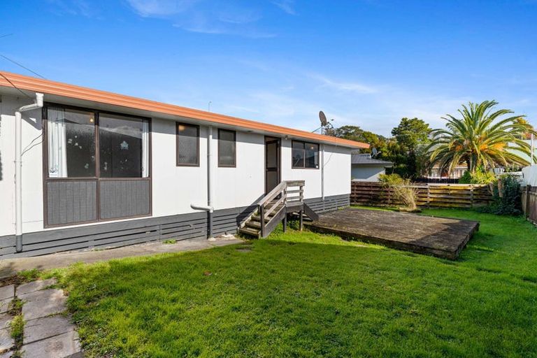 Photo of property in 2/76 Parrs Cross Road, Henderson, Auckland, 0612