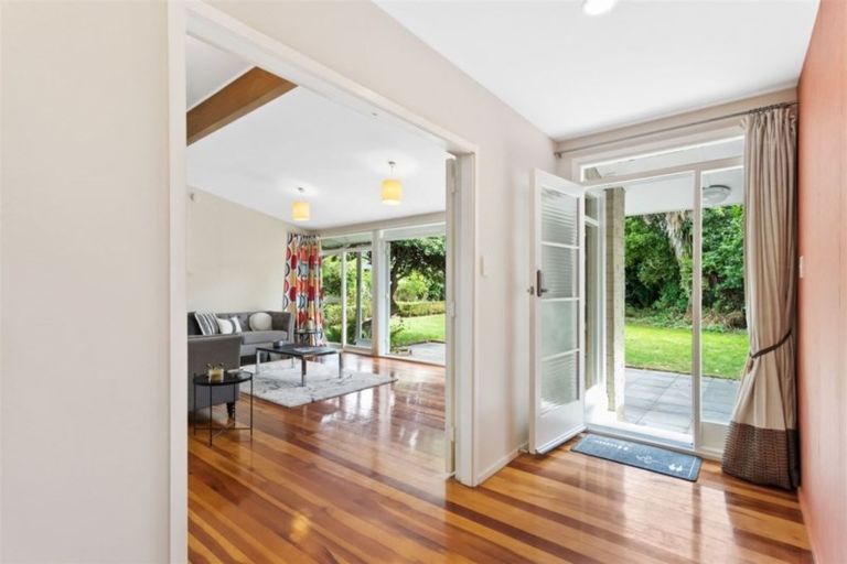 Photo of property in 11 Kingsgate Place, Burnside, Christchurch, 8053