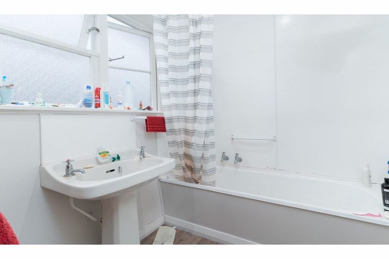 Photo of property in 2 Kawaka Street, Riccarton, Christchurch, 8041