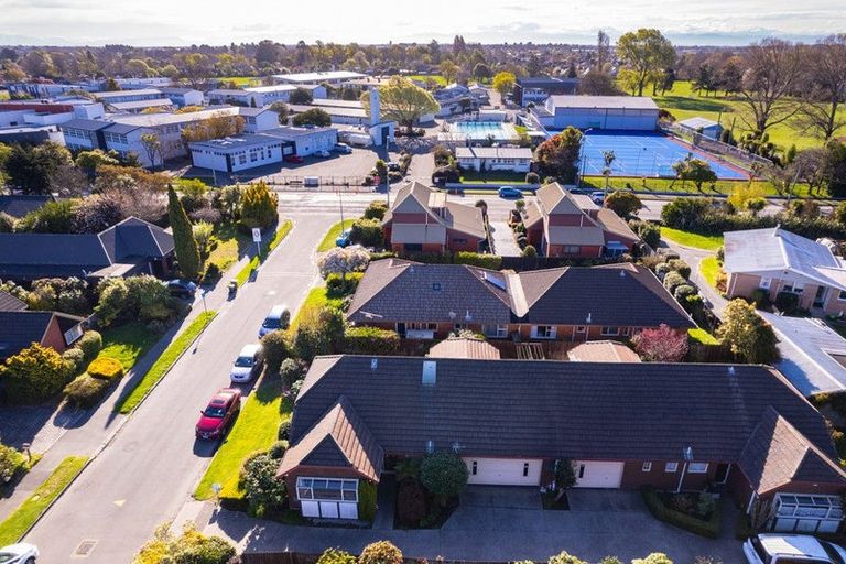 Photo of property in 1/5 Cottesmore Close, Burnside, Christchurch, 8053