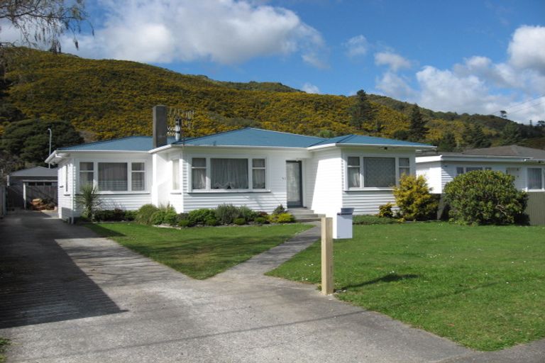 Photo of property in 51 Peel Place, Wainuiomata, Lower Hutt, 5014