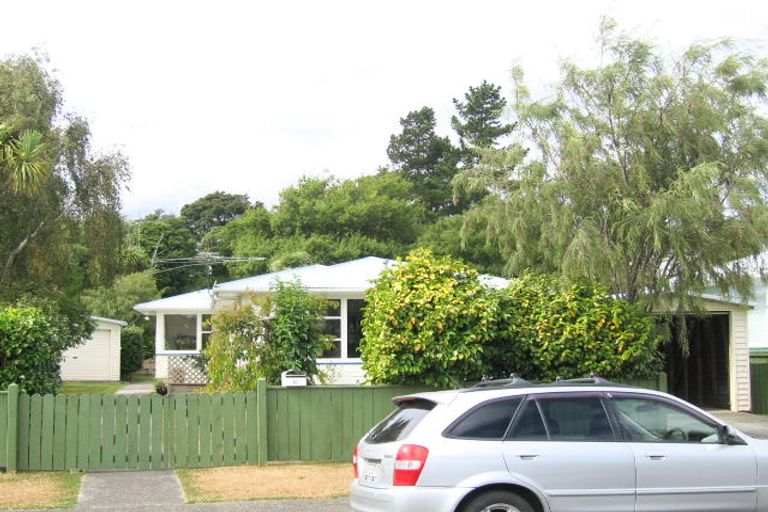 Photo of property in 10 Whirinaki Crescent, Heretaunga, Upper Hutt, 5018