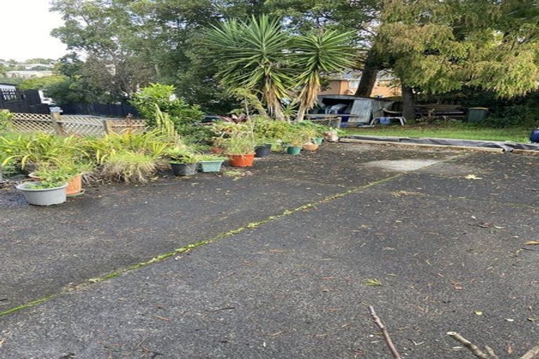 Photo of property in 13 Kerria Place, Sunnynook, Auckland, 0620