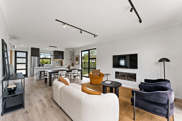 Photo of property in 680 Swanson Road, Swanson, Auckland, 0612