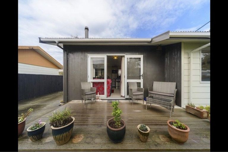 Photo of property in 35 Peter Hall Drive, Kelvin Grove, Palmerston North, 4414