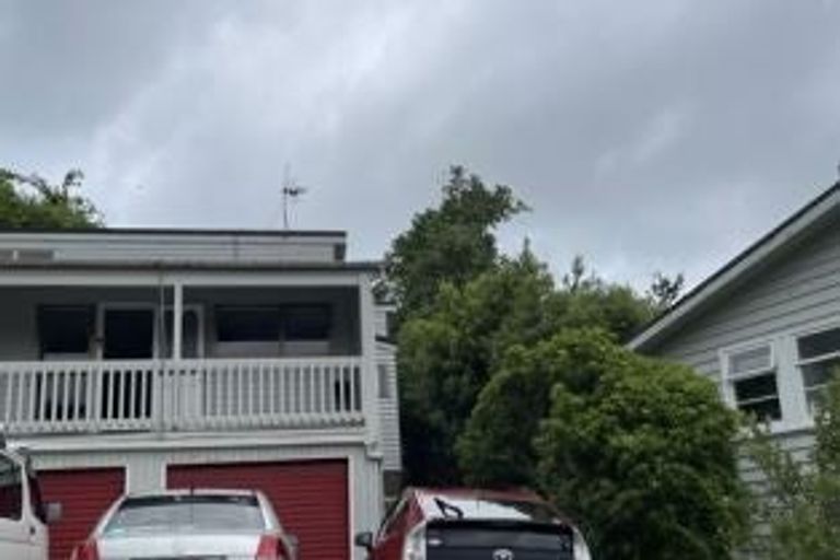 Photo of property in 6 Rembrandt Avenue, Tawa, Wellington, 5028