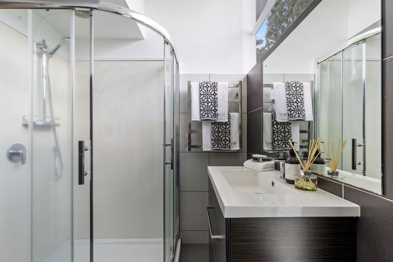 Photo of property in 2/22 Rangatira Road, Birkenhead, Auckland, 0626