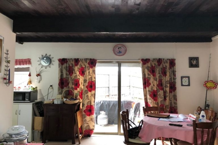 Photo of property in 138 Akaroa Drive, Maupuia, Wellington, 6022