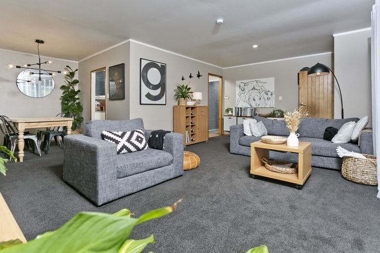 Photo of property in 20 Pavola Grove, Glenfield, Auckland, 0629