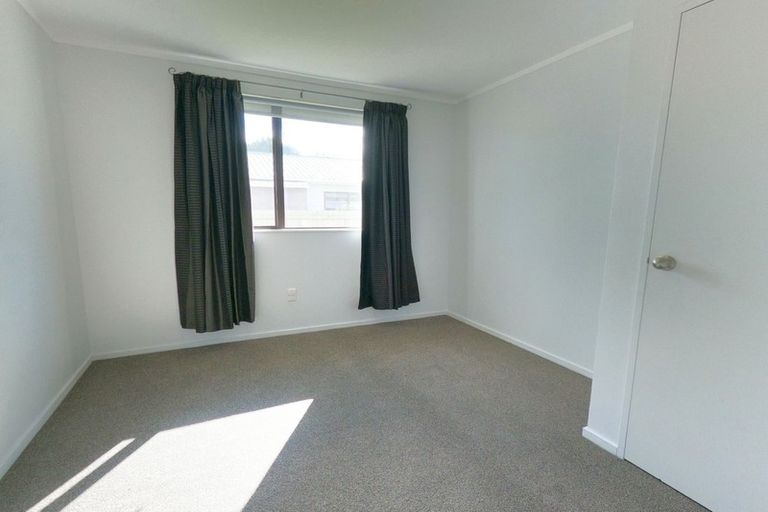 Photo of property in 2/35 Hill Crescent, Papakura, 2110