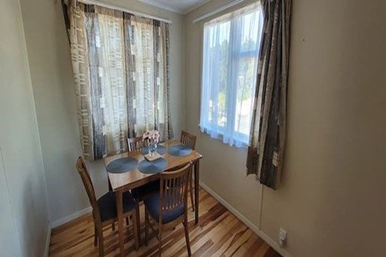 Photo of property in 10 York Place, Cannons Creek, Porirua, 5024