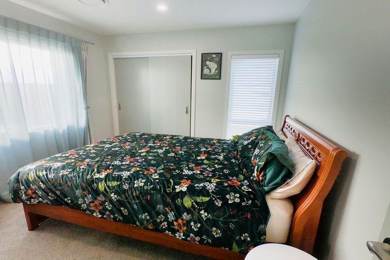 Photo of property in 36 Queen Charlotte Drive, Aotea, Porirua, 5024