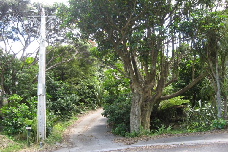 Photo of property in 16 Berridge Road, Muriwai, Waimauku, 0881