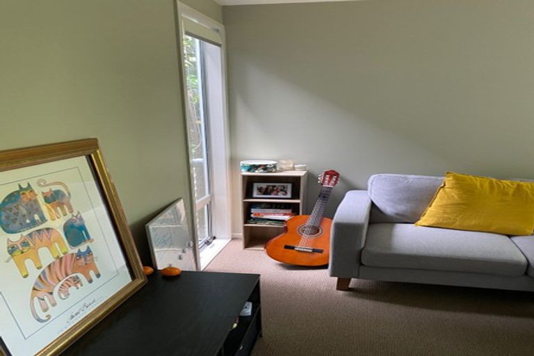 Photo of property in 6 Glentui Grove, Khandallah, Wellington, 6035