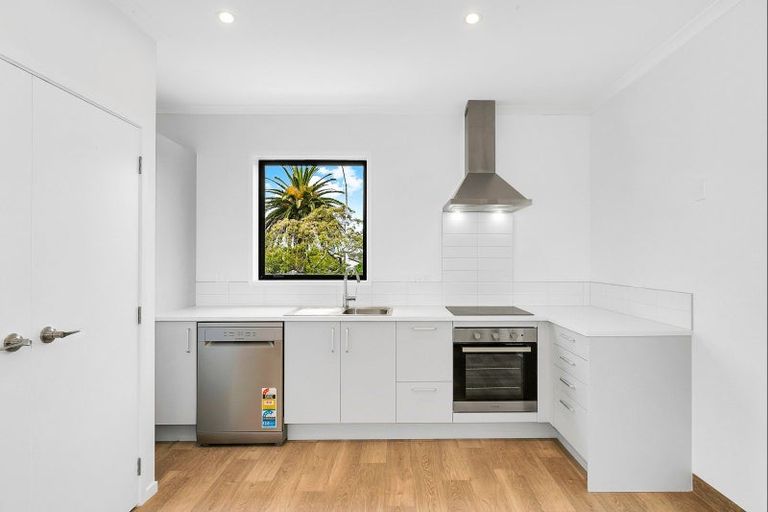 Photo of property in 2/500 Te Atatu Road, Te Atatu Peninsula, Auckland, 0610