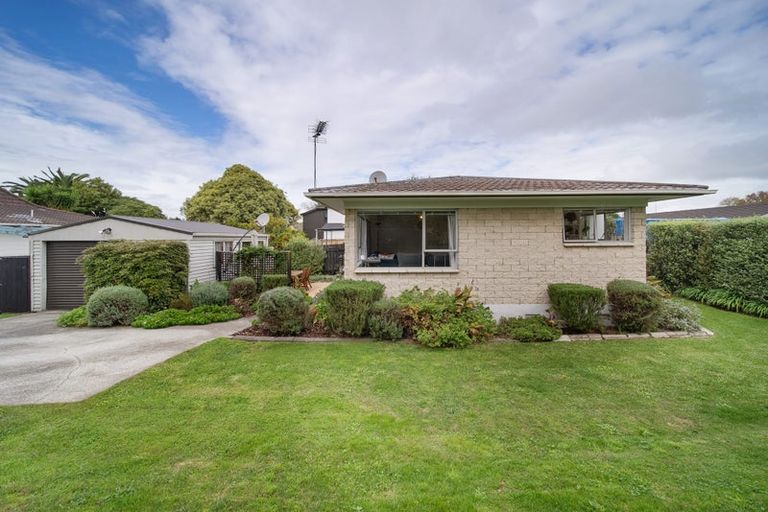 Photo of property in 2/15 Gloaming Place, Conifer Grove, Takanini, 2112