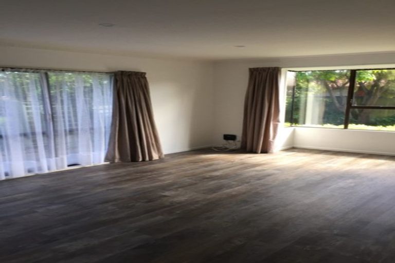 Photo of property in 34 Westgrove Avenue, Avonhead, Christchurch, 8042