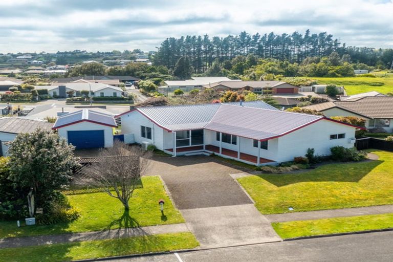 Photo of property in 26 Heta Road, Highlands Park, New Plymouth, 4312