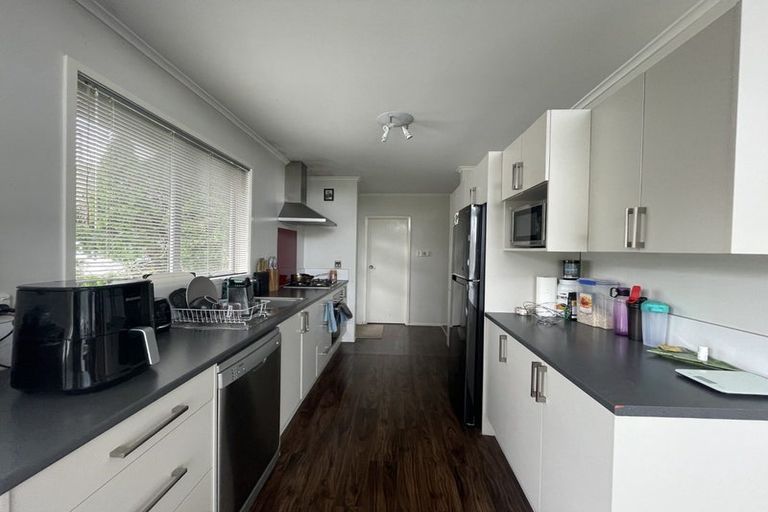 Photo of property in 26 Totaravale Drive, Totara Vale, Auckland, 0629