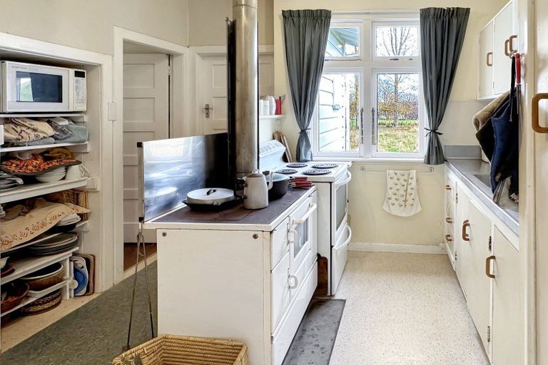 Photo of property in 2096 Rangiwahia Road, Rangiwahia, Kimbolton, 4774