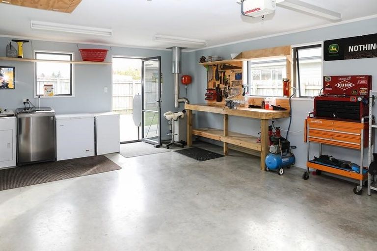 Photo of property in 1 White Hart Lane, Mosgiel, 9024