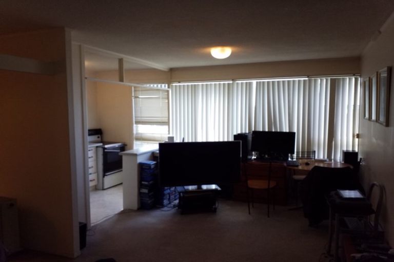 Photo of property in Churchill Flats, 213 The Terrace, Wellington Central, Wellington, 6011