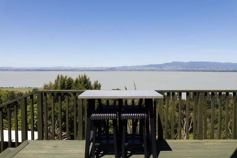 Photo of property in 54 Rotomanu Rise, Western Lake, Featherston, 5773