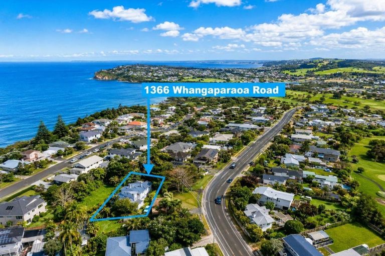 Photo of property in 1366 Whangaparaoa Road, Army Bay, Whangaparaoa, 0930