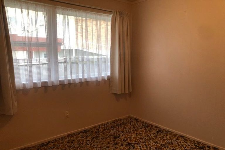 Photo of property in 17 Eyre Street, Henderson, Auckland, 0612