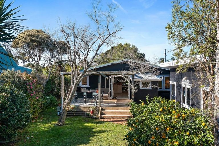 Photo of property in 25 Harbour View Road, Point Wells, Warkworth, 0986