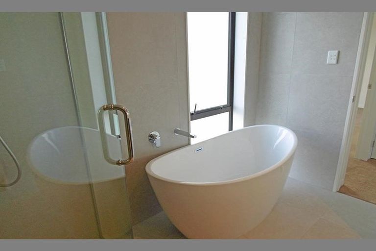 Photo of property in 30 Stephen Avenue, Henderson, Auckland, 0610