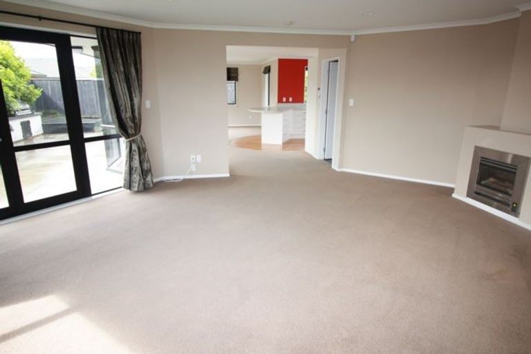 Photo of property in 17 Cleveland Heights, Kelvin Grove, Palmerston North, 4414