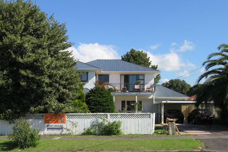 Photo of property in 17 Beach Road, Te Atatu Peninsula, Auckland, 0610