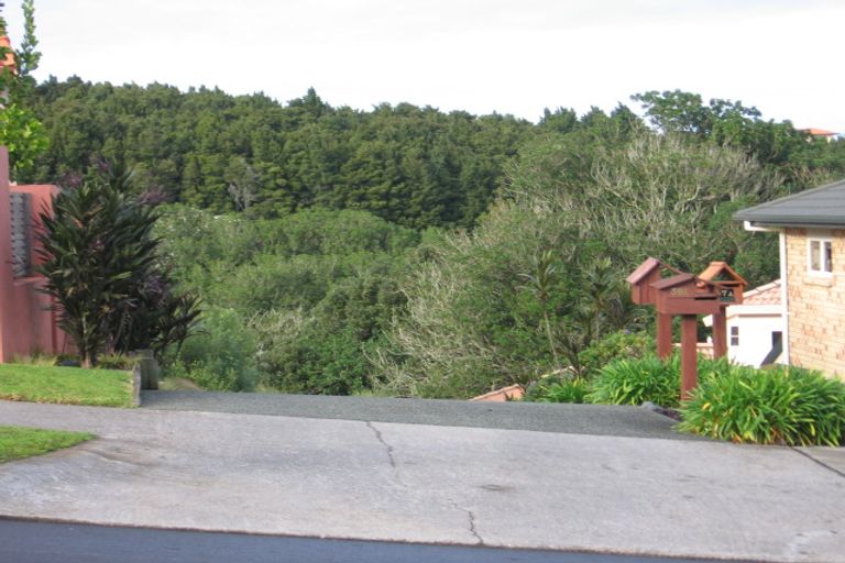 Photo of property in 2/59 Ribbonwood Crescent, Goodwood Heights, Auckland, 2105