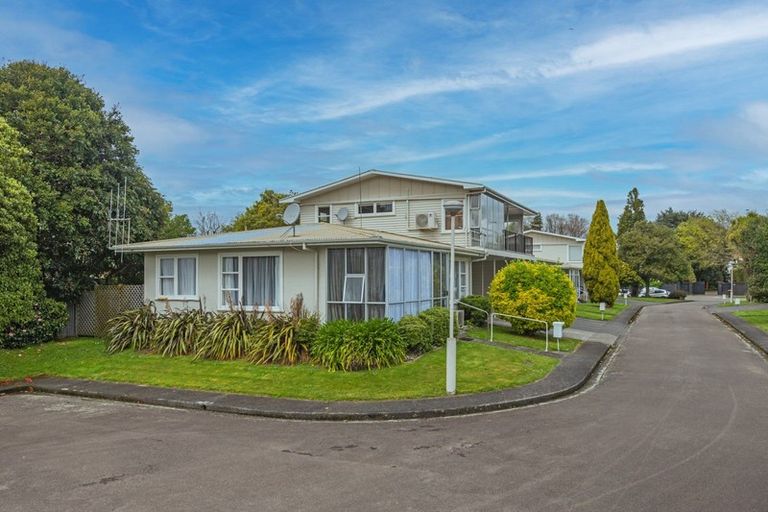 Photo of property in 10 Te Awe Awe Court, Hokowhitu, Palmerston North, 4410