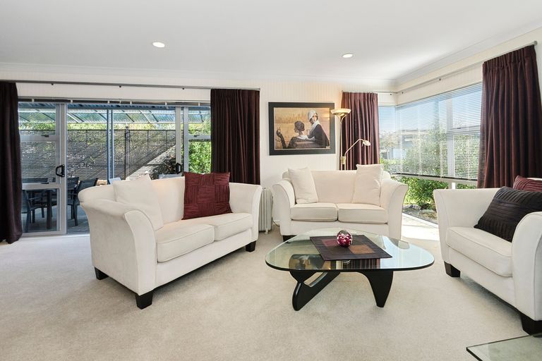 Photo of property in 44 Aberdeen Crescent, Wattle Downs, Auckland, 2103