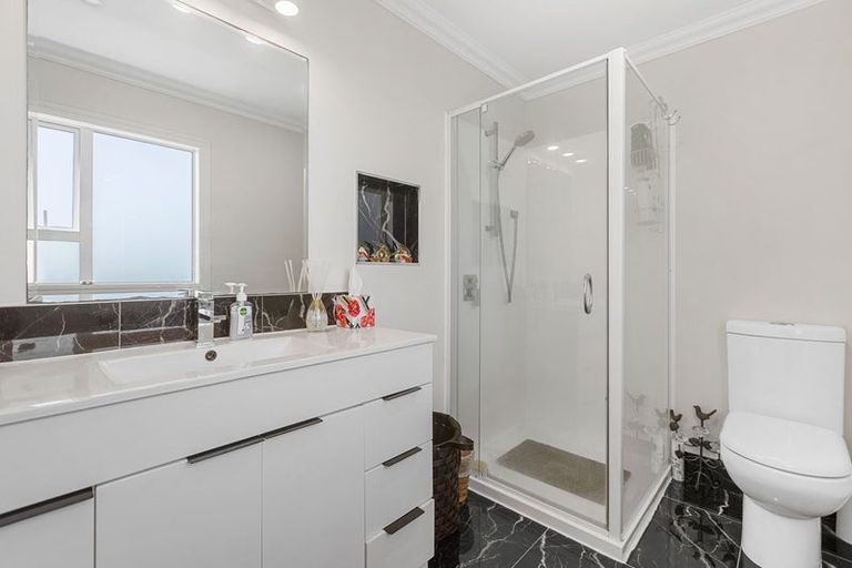 Photo of property in 7a Caledonia Place, Highlands Park, New Plymouth, 4312