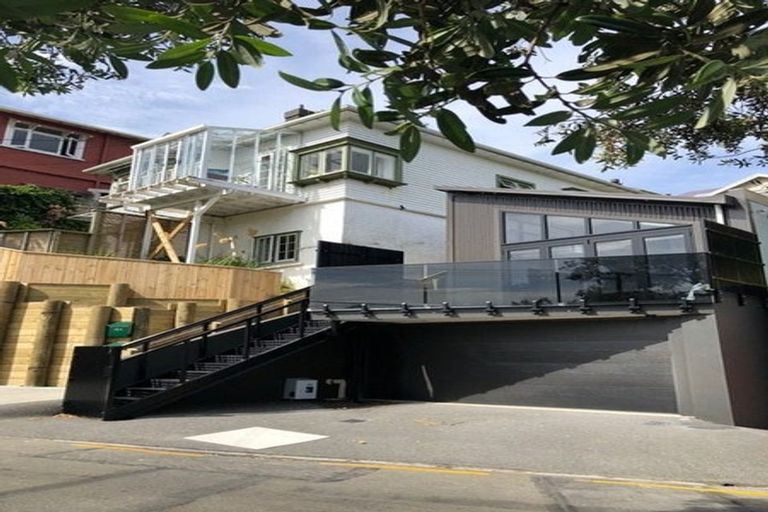 Photo of property in 132a Kelburn Parade, Kelburn, Wellington, 6012