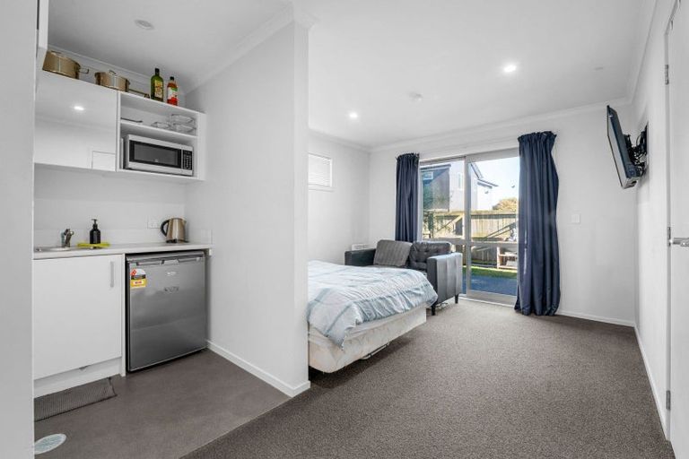 Photo of property in 33 Sandleigh Road, Hamilton Lake, Hamilton, 3204