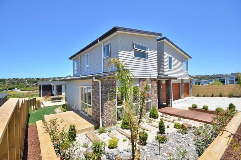 Photo of property in 11 Bearing Parade, Long Bay, Auckland, 0630