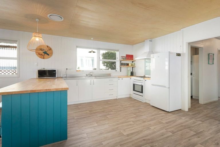 Photo of property in 34 Ocean View Road, Waihi Beach, 3611