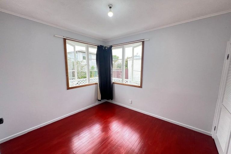 Photo of property in 31 Essex Street, Te Atatu South, Auckland, 0610