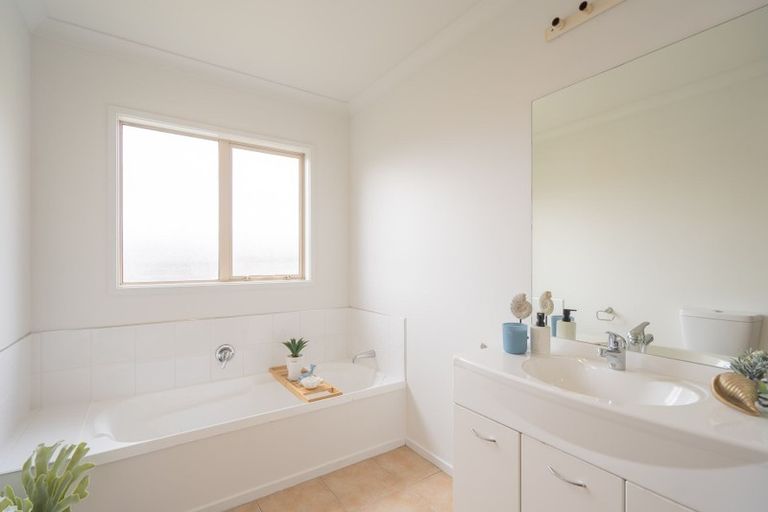 Photo of property in 20 Dusky Crescent, Aotea, Porirua, 5024