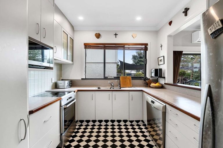 Photo of property in 68 Seddon Street, Takaro, Palmerston North, 4412